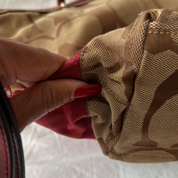 Authentic wine and brown monogram Coach shoulder bag. - Picture 4 of 10